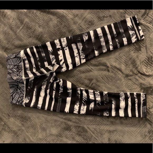 ‼️Last chance by Feb 5‼️ Lululemon Wunder Under cropped legging - Picture 2 of 4